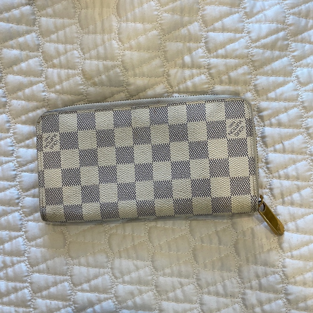 Louis Vuitton Long “Zippy” Wallet - white checker